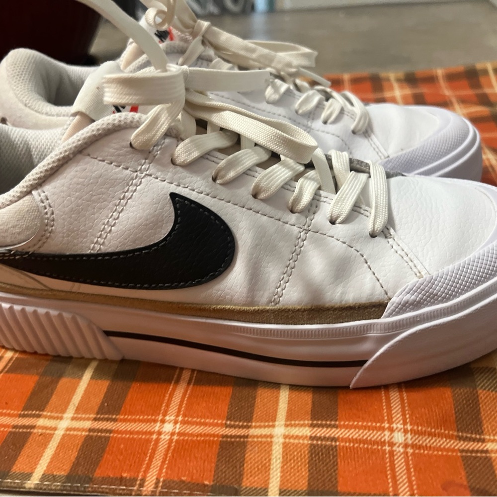 Nike Court Platfrom 7.5 women